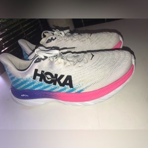 HOKA ONE ONE WOMENS PREOWNED BARLEY WORN SIZE 10.5